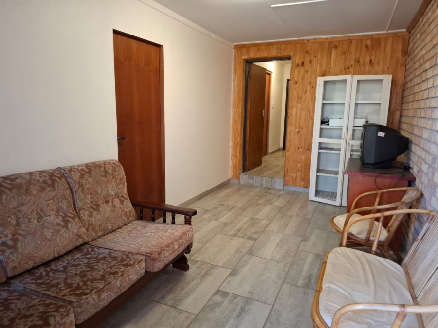 11 Bedroom Property for Sale in Brandwag Free State